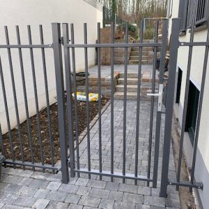 Frontgitterzaun von Steinhafen