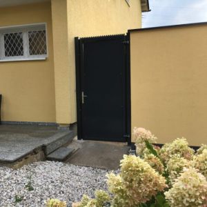 Tor am Einfamilienhaus