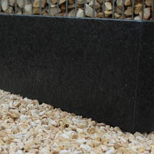 Basalt Kantenstein, 6x20x100 cm, gesägt und geflammt