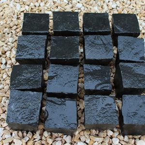 Basalt Pflaster 14x14x8 cm spaltrau